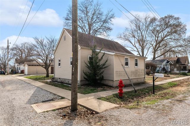 101 W Birch Street, New Baden, IL 62265