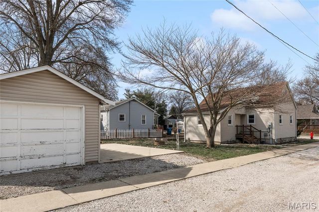 101 W Birch Street, New Baden, IL 62265