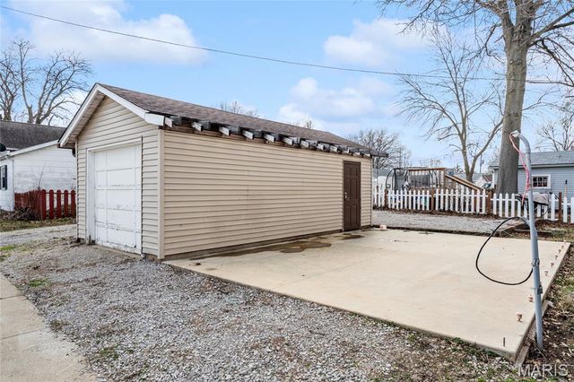 101 W Birch Street, New Baden, IL 62265