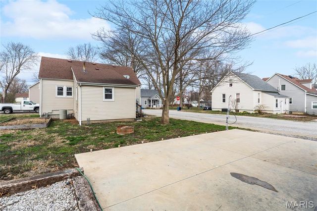 101 W Birch Street, New Baden, IL 62265