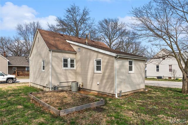 101 W Birch Street, New Baden, IL 62265