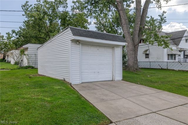 17690 Mapleboro Avenue, Maple Heights, OH 44137