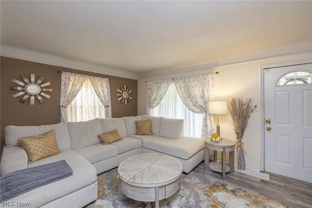 17690 Mapleboro Avenue, Maple Heights, OH 44137