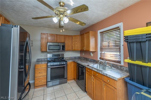 17690 Mapleboro Avenue, Maple Heights, OH 44137