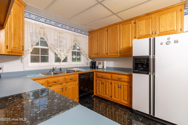 303 Snug Harbor Road, Hertford, NC 27944