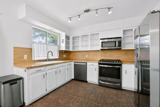 7025 Crosswood DR, Austin, TX 78745