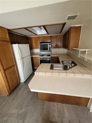 5709 Goldmount Avenue, Las Vegas, NV 89107