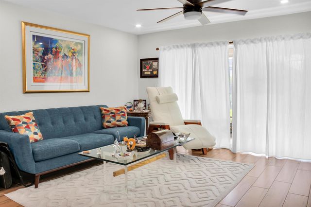 2202 NE 36th Street 15, Lighthouse Point, FL 33064
