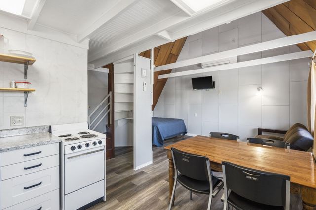 303 Deep Water Circle, Reeds Spring, MO 65737