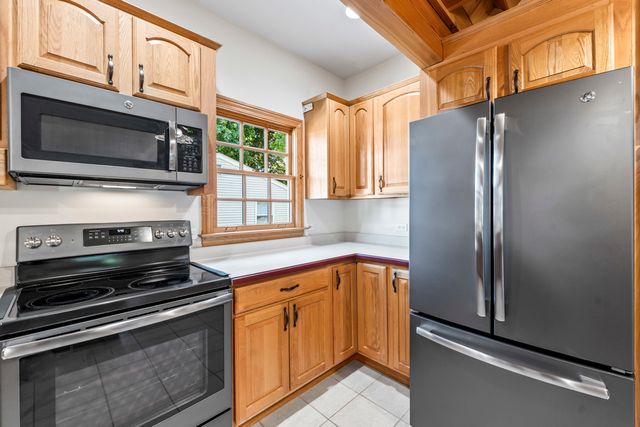 107 N Elmhurst Avenue, Mount Prospect, IL 60056