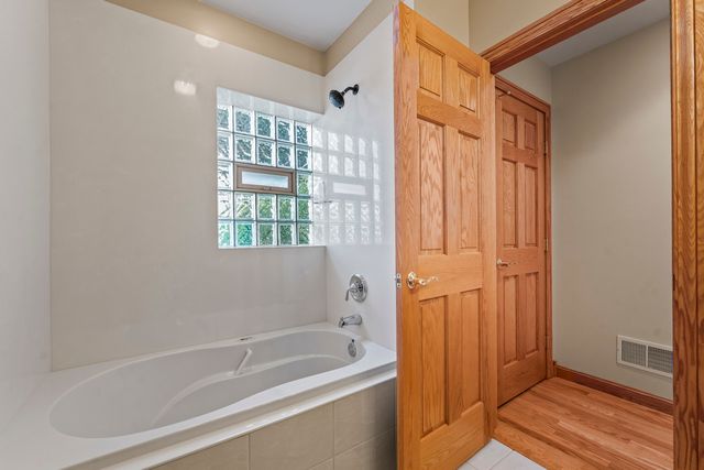 107 N Elmhurst Avenue, Mount Prospect, IL 60056