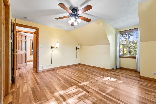 107 N Elmhurst Avenue, Mount Prospect, IL 60056