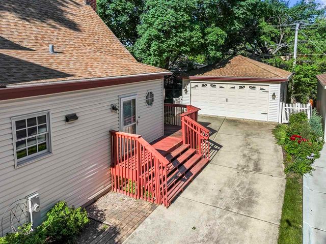 107 N Elmhurst Avenue, Mount Prospect, IL 60056