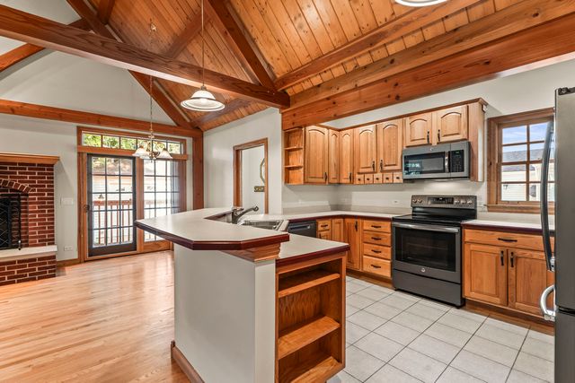 107 N Elmhurst Avenue, Mount Prospect, IL 60056