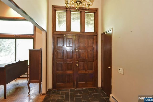 270 E Crescent Avenue, Ramsey, NJ 07446