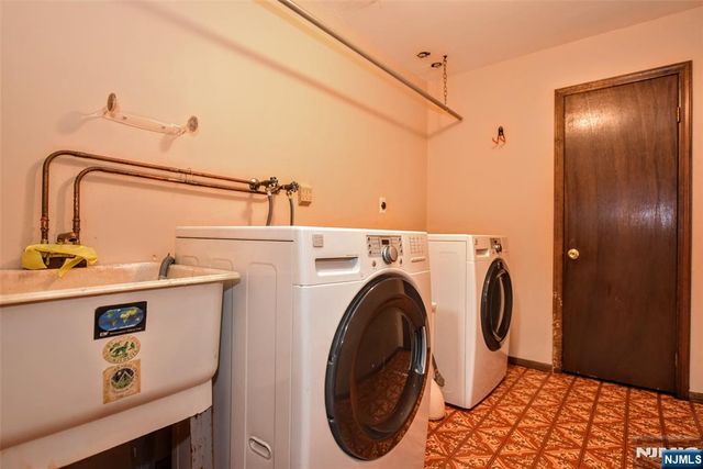 270 E Crescent Avenue, Ramsey, NJ 07446