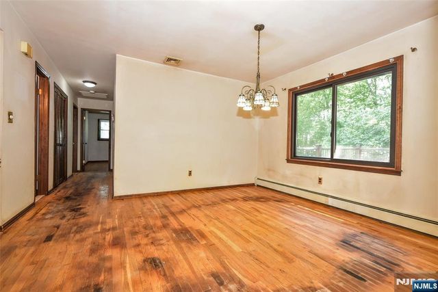 270 E Crescent Avenue, Ramsey, NJ 07446