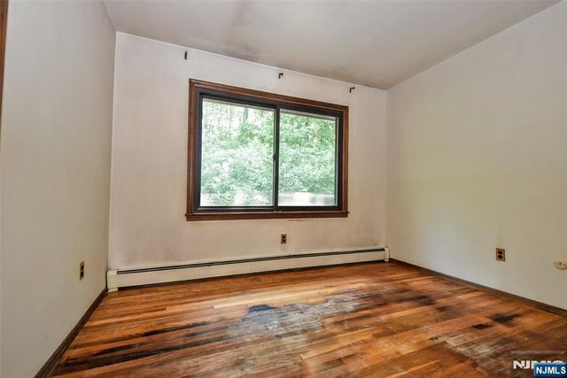 270 E Crescent Avenue, Ramsey, NJ 07446