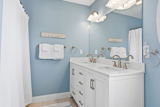 100 Hope Street 14, Traverse City, MI 49686