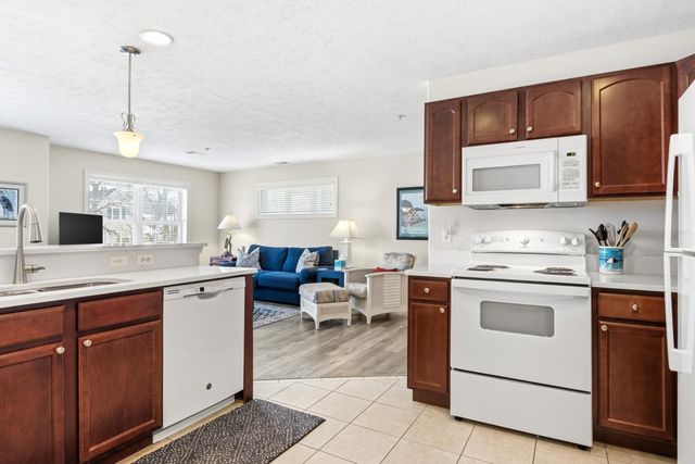 100 Hope Street 14, Traverse City, MI 49686