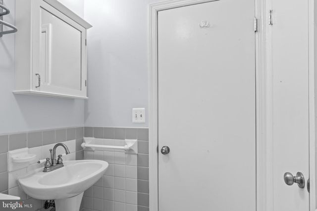 12131 WAPLES MILL RD, Oakton, VA 22124