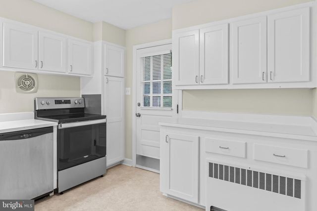 12131 WAPLES MILL RD, Oakton, VA 22124