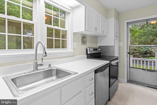 12131 WAPLES MILL RD, Oakton, VA 22124