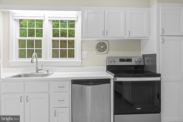 12131 WAPLES MILL RD, Oakton, VA 22124