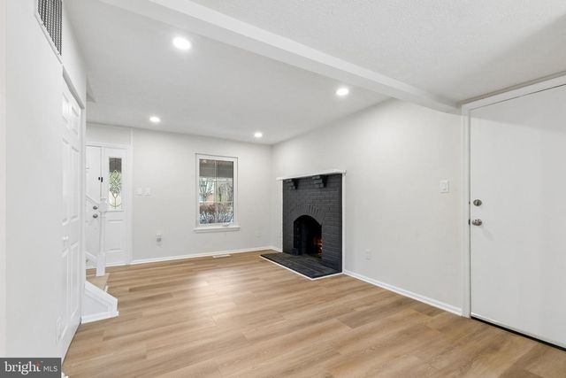 8928 ROLLING RD, Manassas, VA 20110