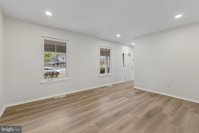 8928 ROLLING RD, Manassas, VA 20110