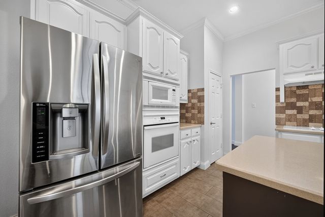 2723 Lake Way Drive, Grand Prairie, TX 75052