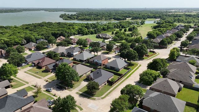 2723 Lake Way Drive, Grand Prairie, TX 75052