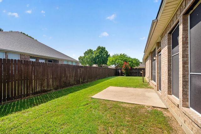 2723 Lake Way Drive, Grand Prairie, TX 75052