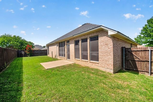 2723 Lake Way Drive, Grand Prairie, TX 75052