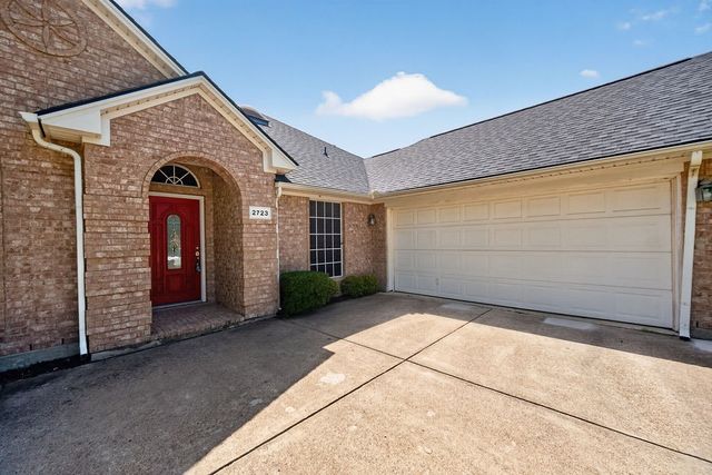 2723 Lake Way Drive, Grand Prairie, TX 75052