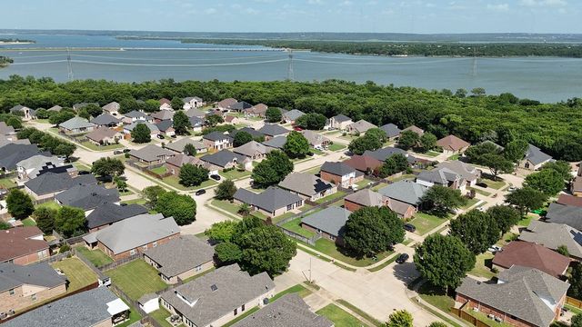 2723 Lake Way Drive, Grand Prairie, TX 75052