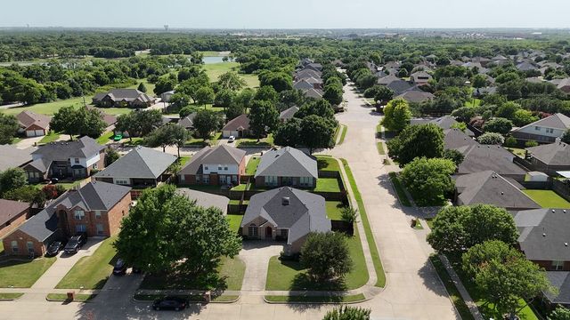 2723 Lake Way Drive, Grand Prairie, TX 75052