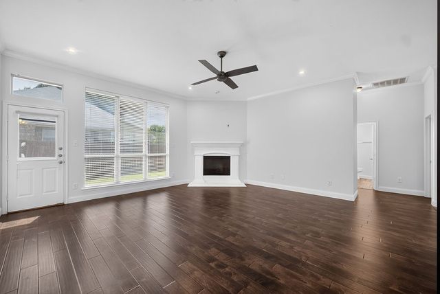 2723 Lake Way Drive, Grand Prairie, TX 75052