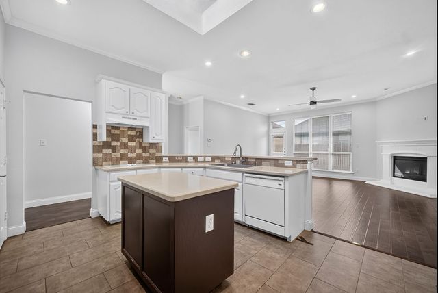 2723 Lake Way Drive, Grand Prairie, TX 75052