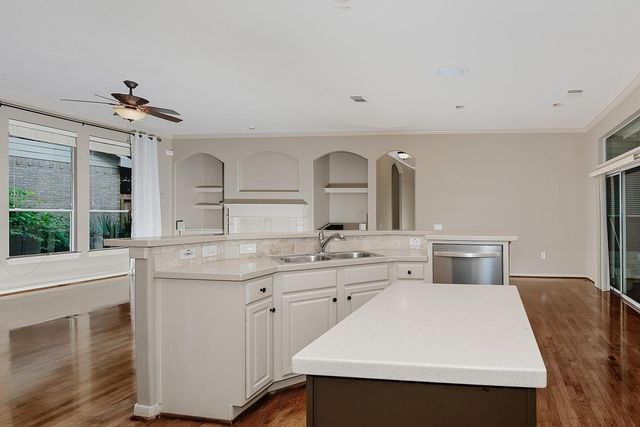 43 Wilmington Way, The Woodlands, TX 77384