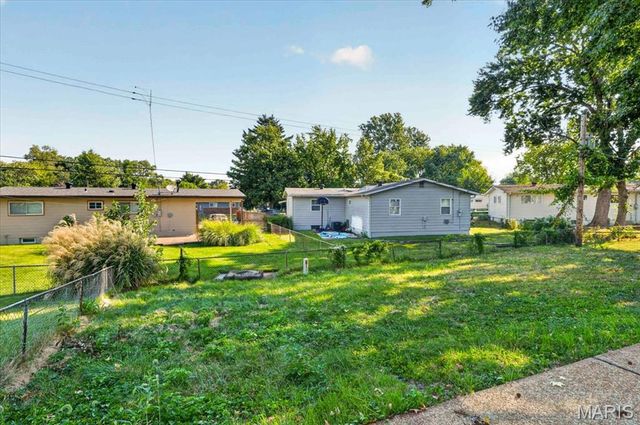 665 Redwing Drive, Florissant, MO 63031