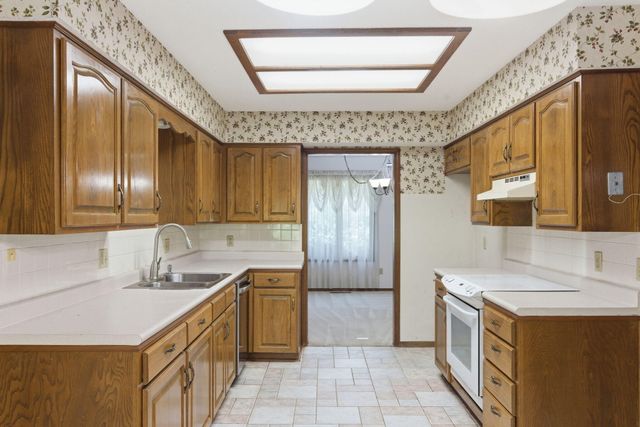 4036 W Farm Road 94, Springfield, MO 65803