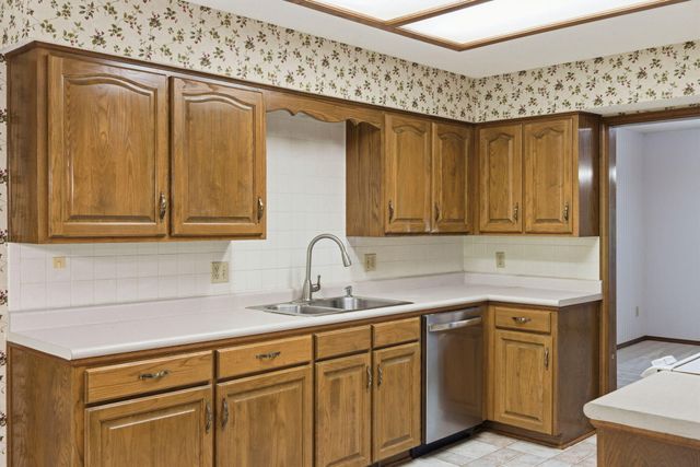 4036 W Farm Road 94, Springfield, MO 65803