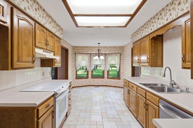 4036 W Farm Road 94, Springfield, MO 65803