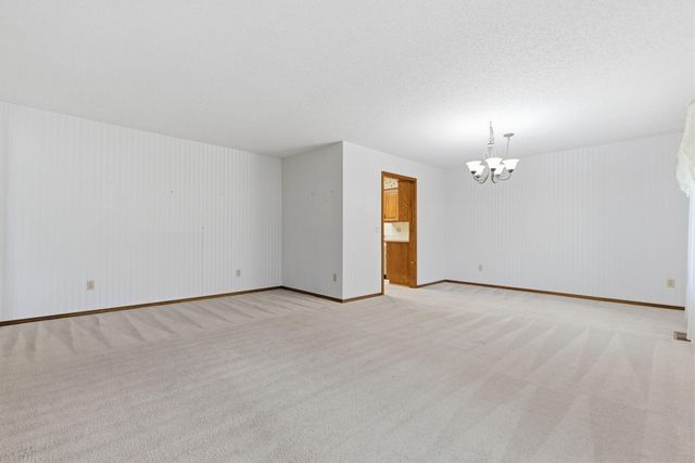 4036 W Farm Road 94, Springfield, MO 65803