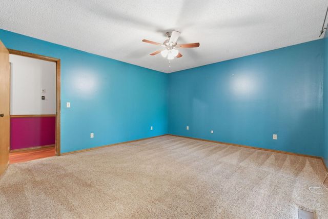 4036 W Farm Road 94, Springfield, MO 65803