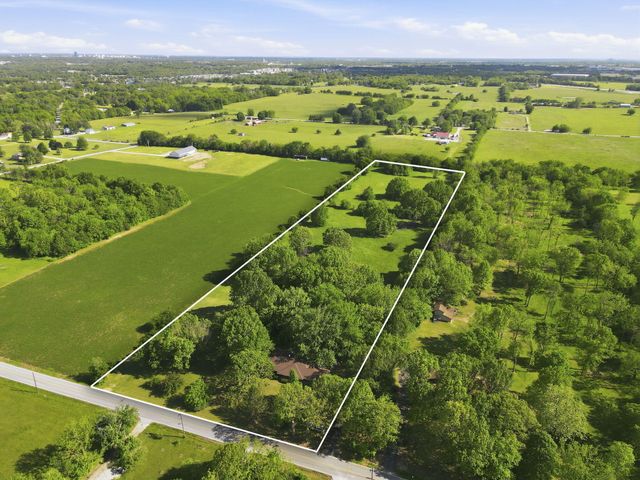 4036 W Farm Road 94, Springfield, MO 65803