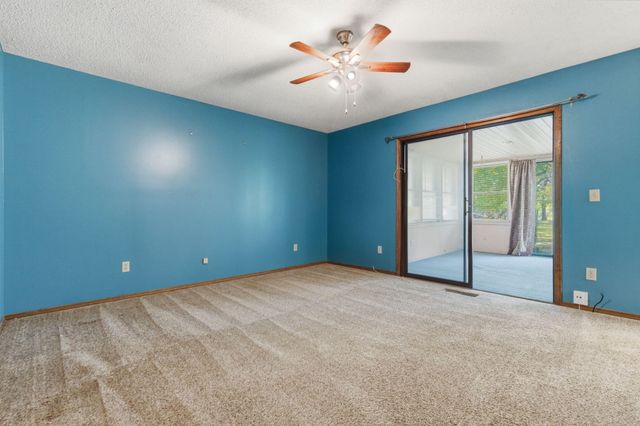 4036 W Farm Road 94, Springfield, MO 65803