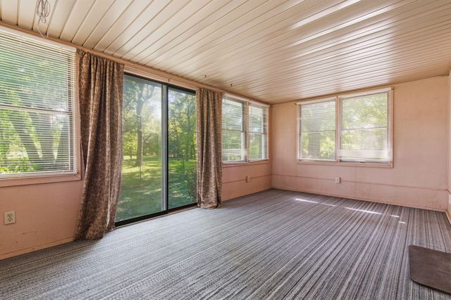 4036 W Farm Road 94, Springfield, MO 65803