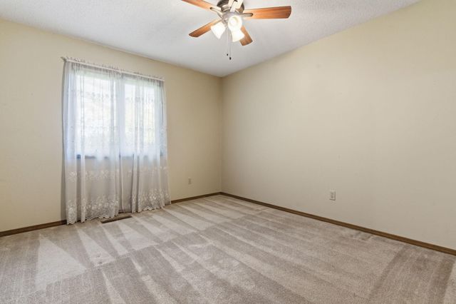 4036 W Farm Road 94, Springfield, MO 65803